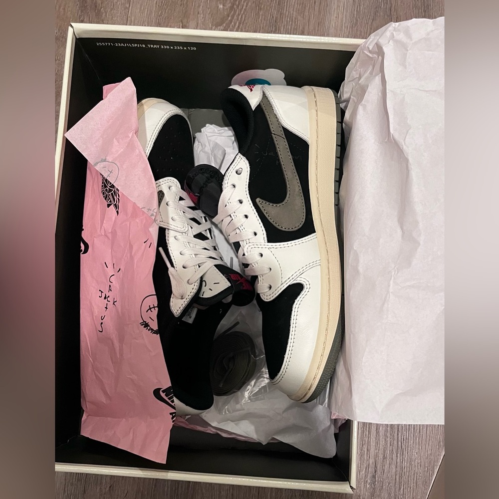 Nike Air Jordan 1 Retro low OG SP  Travis Scott Olive women’s used twice